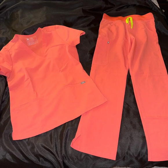 FIGS - Technical Collection scrub set
Hot Coral (Used) - Picture 7 of 8